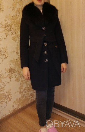 Жіноче зимове (осіннє) пальто чорного кольору зі з;ємним хутряним коміром та поя. . фото 1