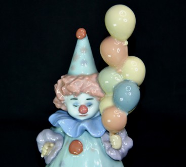 Статуэтка "Клоун с воздушными шарами" знаменитого испанского фарфора L. . фото 3