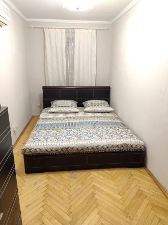2к бул. біля метро бул. М. Міхновського(бул. Др. Народів), Печерськ. Київ. фото 1 2к бул. біля метро бул. М. Міхновського(бул. Др. Народів), Печерськ. Київ. фото 1