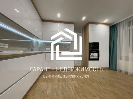 Трехсторонняя. 3 застеклённых и утепленных балкона, 2 с/у (ванная комната, душев. Киевский. фото 2