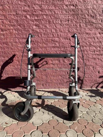 Ходунки - это приспособления для инвалидов или пожилых людей, которые нуждаются . . фото 8