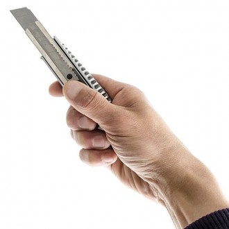  Нож с 18 мм сегментным лезвием, применяется на стройках, складах, а также в дом. . фото 3