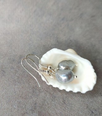 Пропонуємо Вам придбати мініатюрні сережки з натуральними перлами .
Метал: Індій. . фото 3