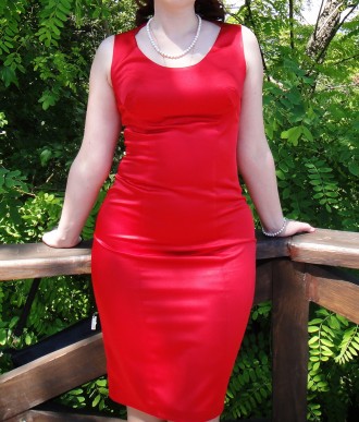 К продаже элегантное красное платье индивидуального пошива. Состояние отличное, . . фото 2