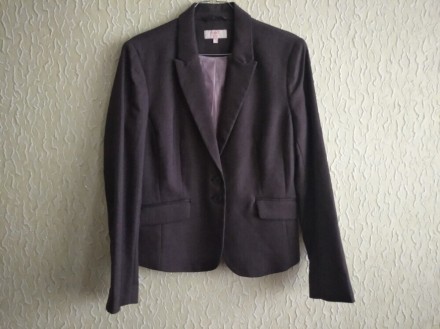 Качественный пиджак р.12, Next.
Цвет - коричневый, неоднотонный.
ПОГ 47 см.
Ш. . фото 2