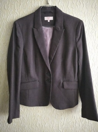 Качественный пиджак р.12, Next.
Цвет - коричневый, неоднотонный.
ПОГ 47 см.
Ш. . фото 9