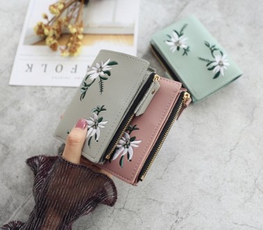 Женский мини кошелек с вышивкой цветочками, маленький портмоне клатч вышивка
Хар. . фото 6