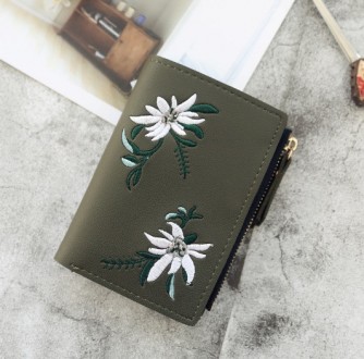 Женский мини кошелек с вышивкой цветочками, маленький портмоне клатч вышивка
Хар. . фото 5