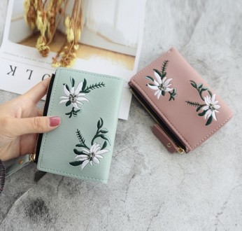 Женский мини кошелек с вышивкой цветочками, маленький портмоне клатч вышивка
Хар. . фото 4