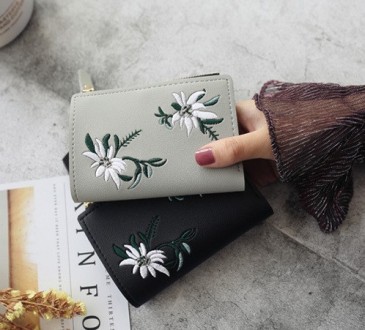 Женский мини кошелек с вышивкой цветочками, маленький портмоне клатч вышивка
Хар. . фото 2