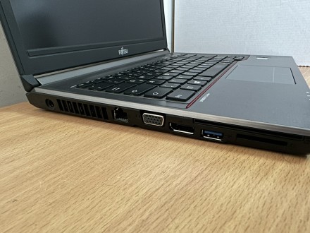 
Ноутбук Fujitsu LifeBook E746/14" (1920x1080) / i5-6300U (2(4) ядра по 2.4 - 3.. . фото 4