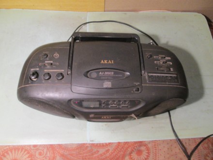 Магнітола AKAI AJ-305CD, стерео, радіо - тюнер, Японія, 50х25х17 см

Магнітола. . фото 2