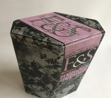 Коробка від чаю LONDON BOUQUET. Метал.
Розмір коробки 12/8 см. Висота 17 см.
Н. . фото 6