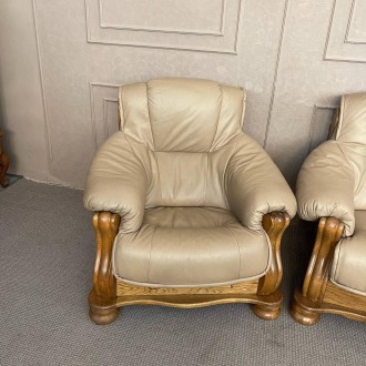 Б/в дуже гарний стан
В комплект входить тримісний , двохмісний диван та крісло
Д. . фото 4