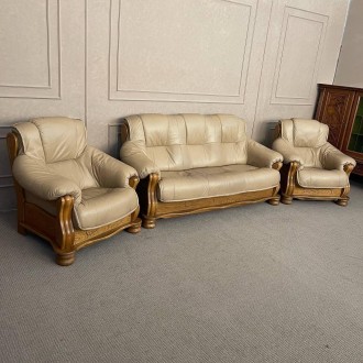 Б/в дуже гарний стан
В комплект входить тримісний , двохмісний диван та крісло
Д. . фото 2