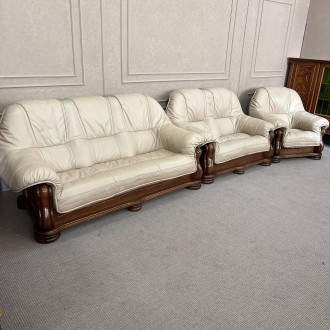 Б/в гарний стан
В комплект входить тримісний диван, двохмісний та крісло
Диван н. . фото 3