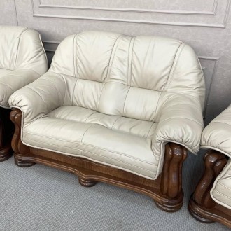 Б/в гарний стан
В комплект входить тримісний диван, двохмісний та крісло
Диван н. . фото 10