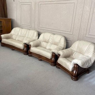 Б/в гарний стан
В комплект входить тримісний диван, двохмісний та крісло
Диван н. . фото 2