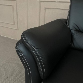 Нове крісло(виставковий зразок)
Натуральна шкіра чорного кольору з усіх боків
Кр. . фото 7