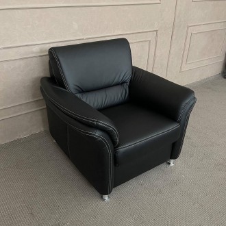 Нове крісло(виставковий зразок)
Натуральна шкіра чорного кольору з усіх боків
Кр. . фото 4