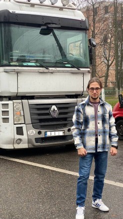 Молодой дальнебойщик ищет общение и не только. Київ. фото 1 Молодой дальнебойщик ищет общение и не только. Київ. фото 1