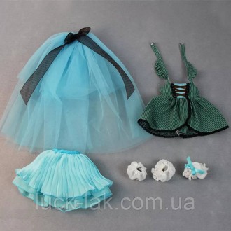 Набор одежды для куклы:
Бирюзовпя юбка, сарафана, белые топ и нарукавники дополн. . фото 3