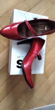 Туфли женские красные лаковые на каблуке 8 см, кожаные. Размер 36-36,5.
Очень у. . фото 2