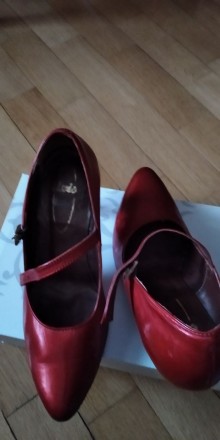 Туфли женские красные лаковые на каблуке 8 см, кожаные. Размер 36-36,5.
Очень у. . фото 3