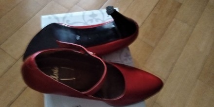 Туфли женские красные лаковые на каблуке 8 см, кожаные. Размер 36-36,5.
Очень у. . фото 4
