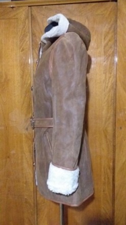 Дублянка  з капюшоном на гудзиках
Приталена, з поясом
ПОГ 47 см
ПОТ 42 см
ПО. . фото 3