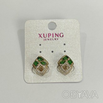 Сережки Xuping Позолота 18К з зеленими каменями та білими стразами 13х12мм + - к. . фото 1