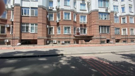 Загальна площа приміщення 420м2; 
Цокольний поверх, 8 поверхового будинку на вул. Приморский. фото 3