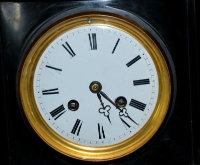 Каминные часы.
Конец XIX века, Франция.
Бронза, черный камень.
1/2 бой, месяч. . фото 3