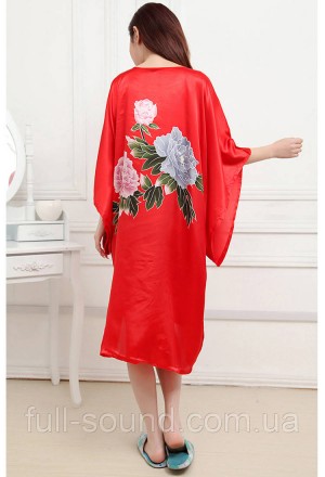 Элегантное атласное платье кимоно с небольшими разрезиками по бокам внизу, разме. . фото 6