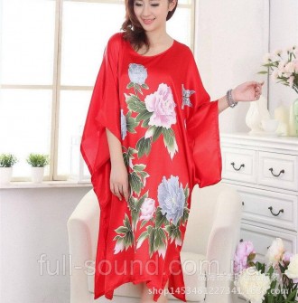 Элегантное атласное платье кимоно с небольшими разрезиками по бокам внизу, разме. . фото 5