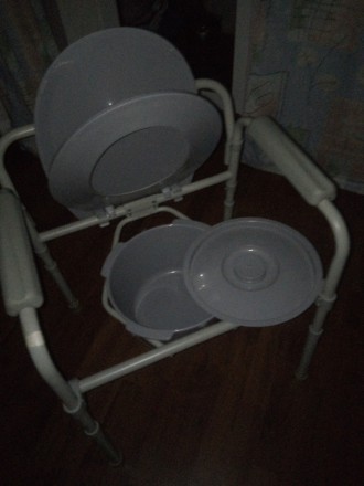 продамо крісло-туалет для людини з інвалідністю, майже нове, в експлуатації бало. . фото 3