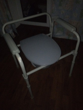продамо крісло-туалет для людини з інвалідністю, майже нове, в експлуатації бало. . фото 4