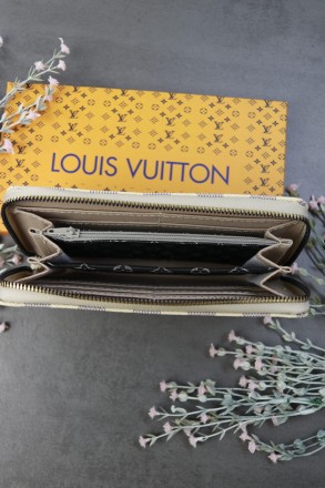 Популярная модель, Louis Vuitton, Луи Виттон кошелек женский
Внутри два отделени. . фото 5