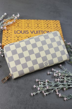 Популярная модель, Louis Vuitton, Луи Виттон кошелек женский
Внутри два отделени. . фото 2