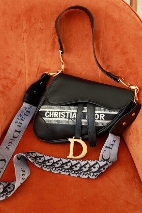 Отличная модная женская сумка Кристиан Диор в одно отделение с подкладкой. Внутр. . фото 2