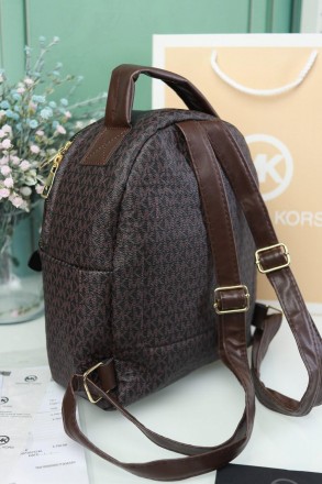 
Перед вами женский рюкзак Michael Kors брендовый рюкзак в коричневом цвете.
Одн. . фото 6
