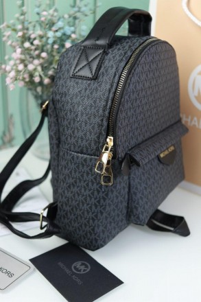 
Перед вами женский рюкзак Michael Kors брендовый рюкзак в черном цвете.
Одно от. . фото 5