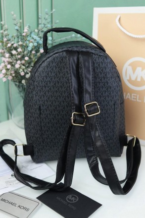 
Перед вами женский рюкзак Michael Kors брендовый рюкзак в черном цвете.
Одно от. . фото 6