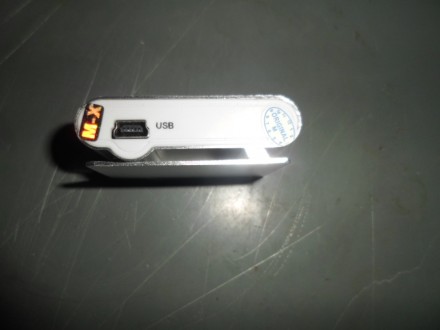 Плеєр зручно заряджати за допомогою USB-зарядки і mini-USB кабелю, а його акумул. . фото 4