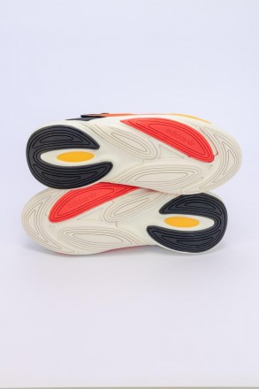  Кроссовки мужские оранжевые Adidas Ozelia 
Представляем вашему вниманию стильны. . фото 5