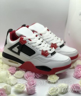
Бело-красные женские кроссовки на шнуровке
для тех кто любит спортивный стиль
 . . фото 1