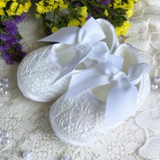 Детские пинетки, тапки, чешки, башмаки handmade белые и нарядные. Киев. фото 1 Детские пинетки, тапки, чешки, башмаки handmade белые и нарядные. Киев. фото 1