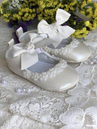 Детские пинетки, тапки, чешки, башмаки handmade с бантиками. Киев. фото 1 Детские пинетки, тапки, чешки, башмаки handmade с бантиками. Киев. фото 1