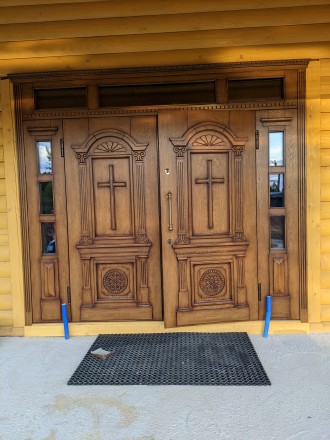 Двері в церкву дубові, броньовані з фасадами з натурального дерева, атмосферості. . фото 3
