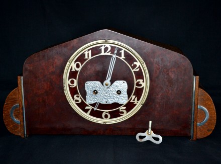 Каминные часы с четвертным боем с ключом JUNGHANS Германия.
Часы полностью в ра. . фото 3